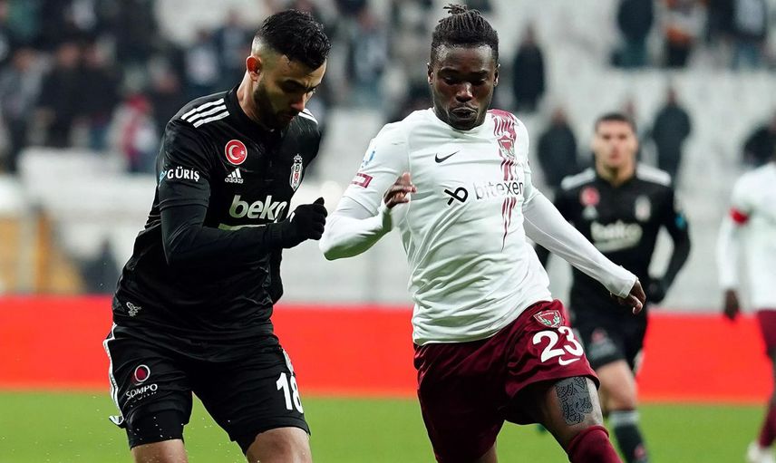 Güntekin Onay, Beşiktaş'ın iyi bir kadrosu varken şirin gözükmeye çalışıp oyunu okuyamayan Önder Karaveli'nin elinde olduğunu söyledi