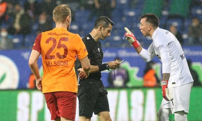 Galatasaray, Çaykur Rizespor'a Galibiyetin Ardından Olaylı Göndermelerde Bulundu!