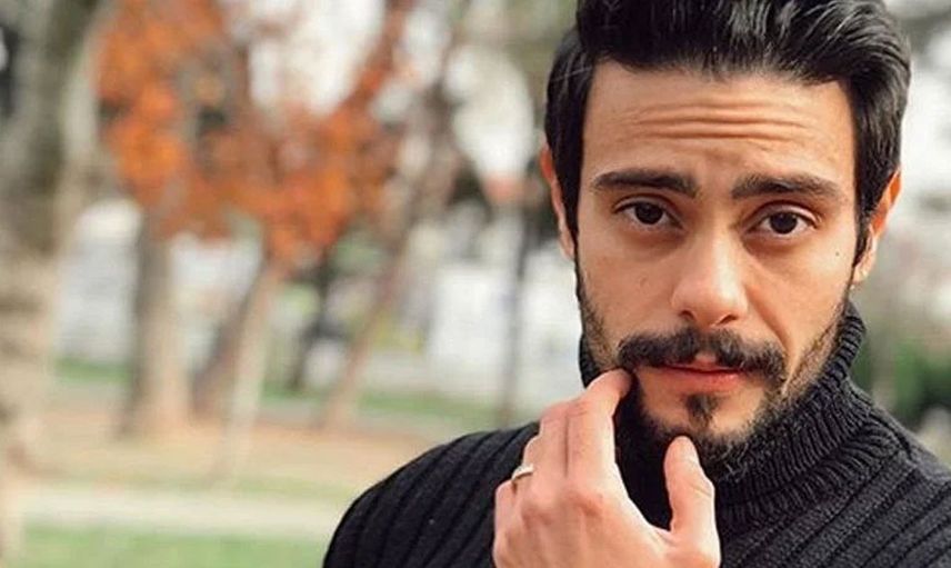 Rüzgar Erkoçlar yeni imajıyla herkesi şaşırttı! Sakallı haline bakan bir daha bakıyor