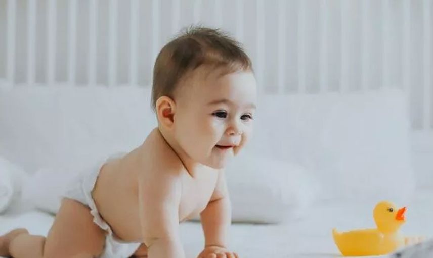Bebek odasına giren devasa büyüklükte kırkayak yüzünden korku dolu anlar yaşandı