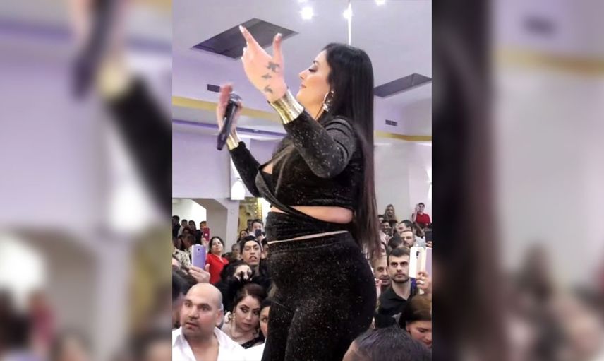 Fenomen gelin adayı Solmaz, kalçasını açarak şov yaptı! Sosyal medya cayır cayır yanıyor