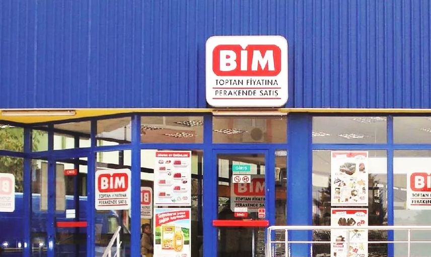 BİM'de skandal görüntü! BİM'in kendi marka cipsinin içinden çıkan ölü fare sosyal medyada gündem oldu