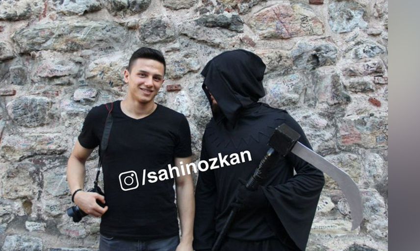 İstanbul Galata’da bir adam kendini yaktı! Çevredeki vatandaşlar da selfie çekti