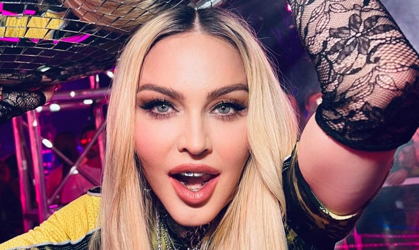 Dünyaca ünlü şarkıcı Madonna 64. yaş gününü kadın arkadaşlarıyla dudak dudağa kutladı!