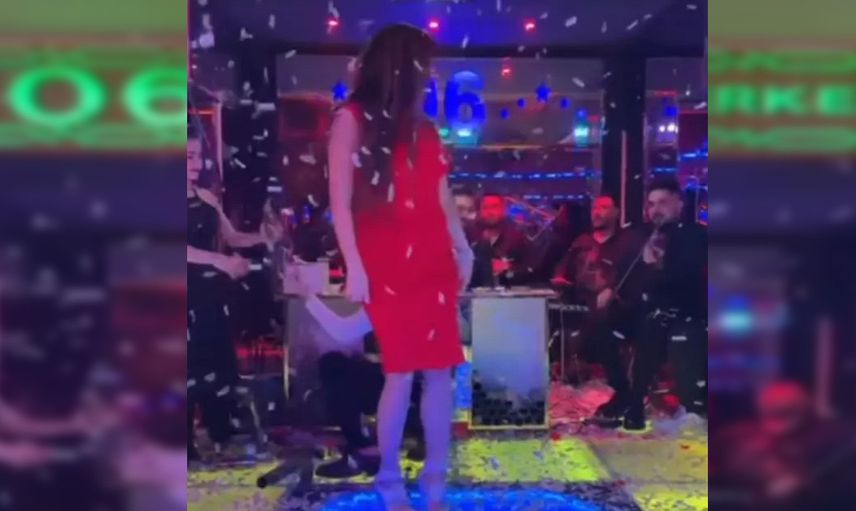 Tuğba Ekinci İnci Taneleri'nin pavyonuna çıktı! Kalça dansı olay oldu: Dilber mi yoksa?