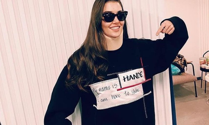 Hande Erçel’i Utandıran Kerem Bursin Sorusu: Ne Yapacağını Bilemedi 