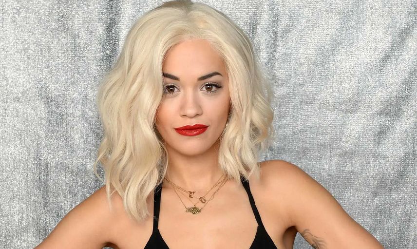 Rita Ora transparan elbisesiyle alışveriş yaptı