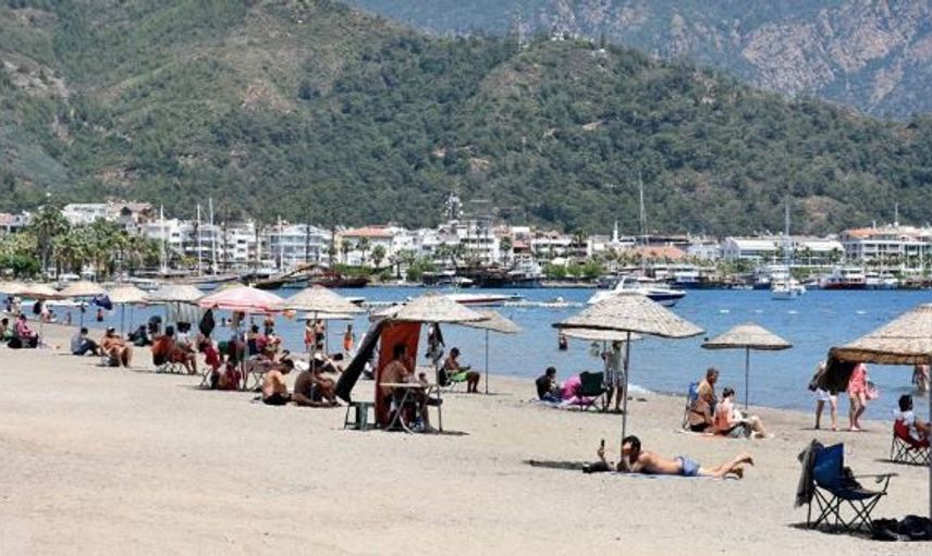 Marmaris'te Termometreler 41 Dereceyi Gösterdi: Plajlara Akın Ettiler