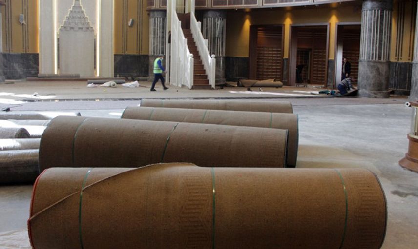 Taksim Camii'nin Halıları Seriliyor