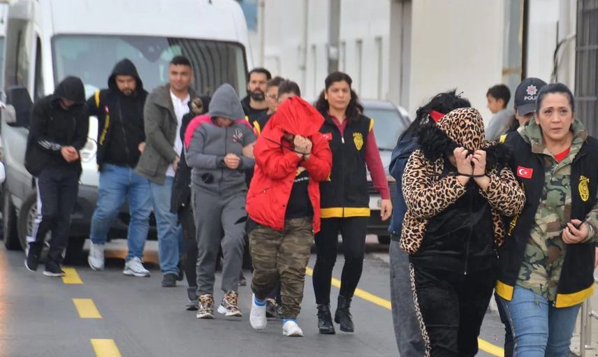 Erkekleri Birlikte Olma Vaadiyle Kandıran Kadın Çetesi Yakalandı