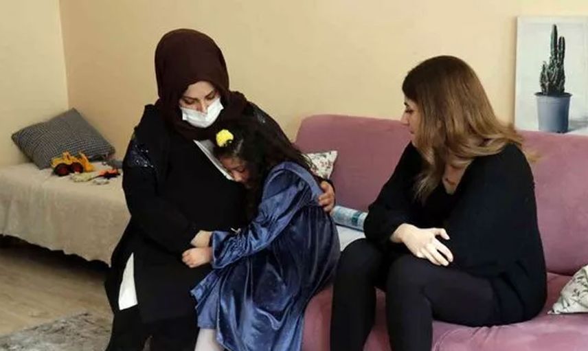 Sakarya'da ilginç bir vaka! Elleri ayakları bir anda morarıyor hastalığının adı bile yok