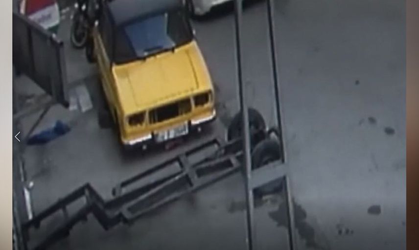İşten eve erken geldi kendi yatak odasında gördüklerine şok oldu