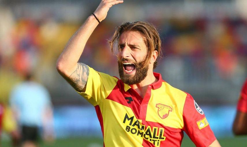 Galatasaray'dan Sürpriz Transfer Hamlesi: Milli Futbolcu Sarı Kırmızılı Takıma Çok Yakın!