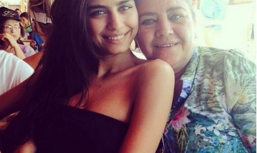 Amine Gülşe ve Annesi