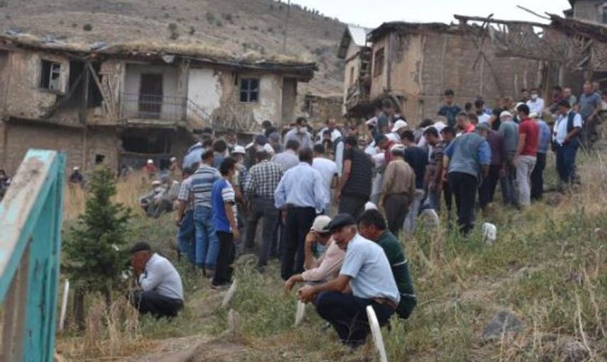Afyonkarahisar'da Eşini ve Çocuğunu Öldüren Babanın Cenazesi Ailesinden Uzağa Defnedildi!