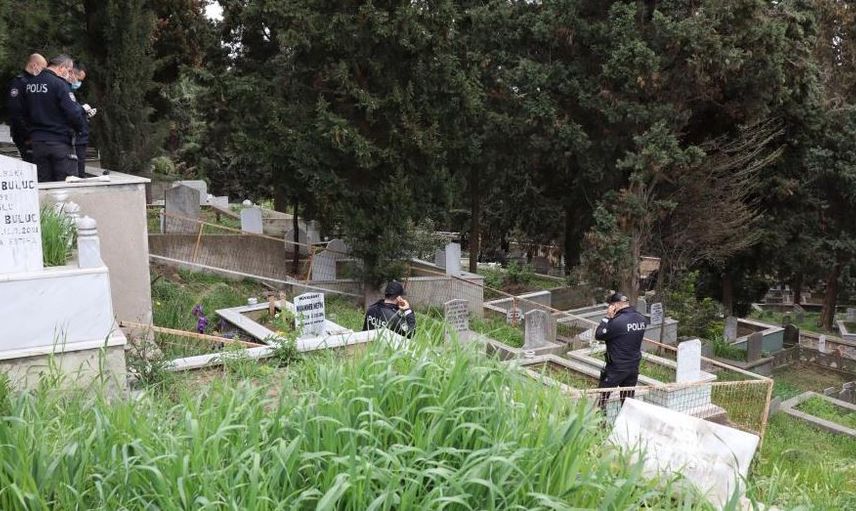 Kocaeli'de Mezarlığı Dua Etmek İçin Gitti, Kayıp Oğlunun Cesedini Buldu