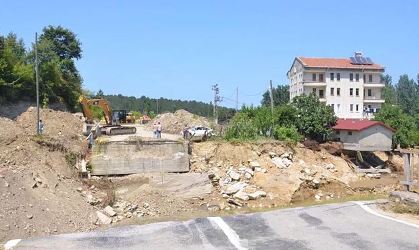 Talihsiz Adam 3 Yıl Daha Sinop'ta Selde Yıkılan Evinin Kredisini Ödeyecek