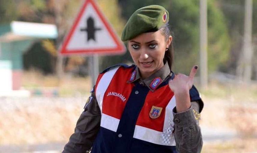 Rahat Uyu Esma Astsubay!