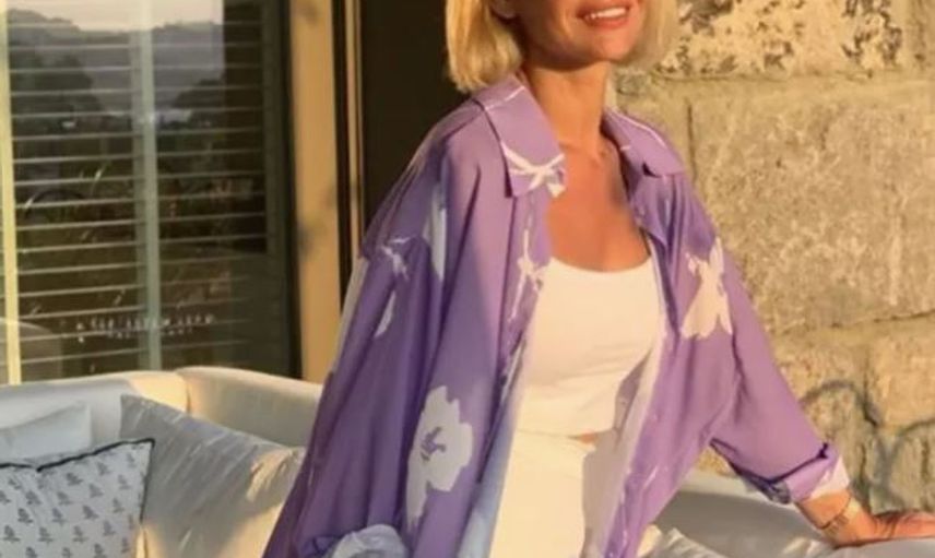 Esra Erol'dan Tatil Pozları! Bikinisiyle Sere Serpe Poz Verdi!