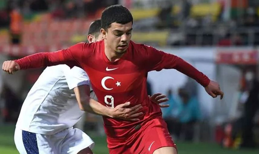 Bir dönem Türkiye U21 Milli Takımı'nda oynadı