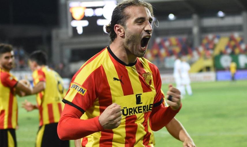 Galatasaray'dan Sürpriz Transfer Hamlesi: Milli Futbolcu Sarı Kırmızılı Takıma Çok Yakın!