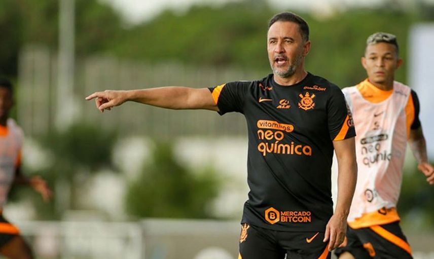 Fenerbahçe'nin eski Teknik Direktörü Vitor Pereira, Brezilya ekibi Corinthians'taki performansıyla eleştiri oklarını üzerine çekti!
