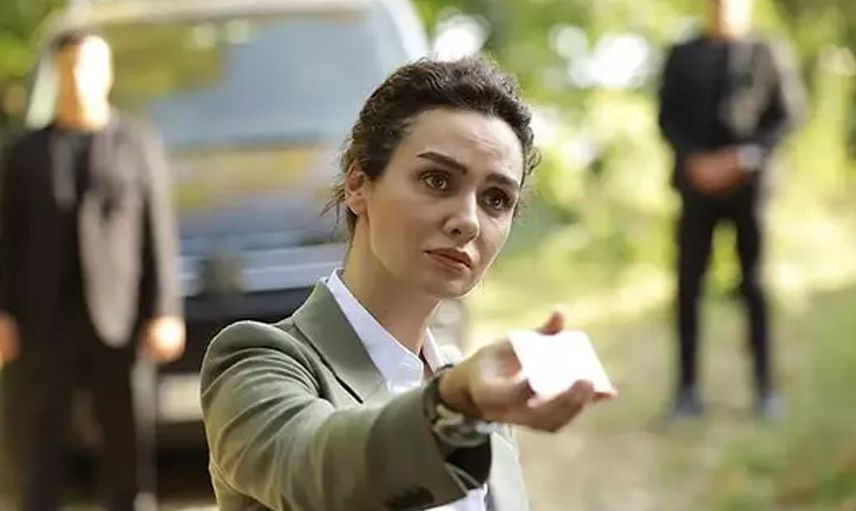 Birce Akalay ve Hazal Kaya'nın maskesi düştü! Ünlü oyunculardan Atatürk dizisini iptal eden Disney için skandal açıklamalar geldi