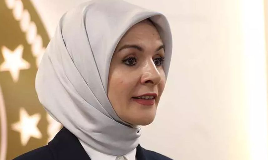 Sadece yetişkinlerin oynadığı iki kişilik bir oyun! Sakla Beni dizisinde iki çocuk arasındaki rezil sahneye tepki yağıyor! Bakan Göktaş o sahne hakkında konuştu: Kabul edilemez!