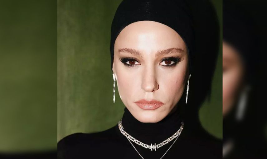 Aile'nin Devin'i Serenay Sarıkaya başını  örttü! Yeni tarzına ''Kızılcık Şerbeti'ne mi girecek?'' yorumları yağdı