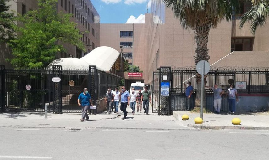 İzmir’de Korkunç Cinayet: Sevgilisinin Boğazını Keserek Öldürdü!