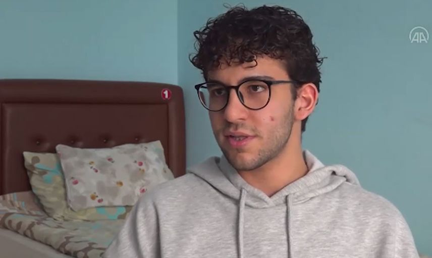 5 katlı apartmanın enkazından izlediği film sayesinde kurtuldu