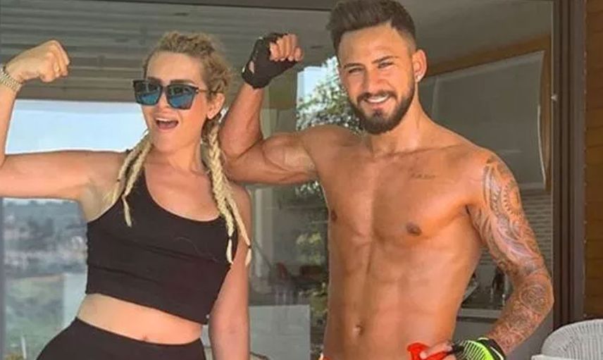 Selin Ciğerci paylaşımlarına hız kesmeden devam ediyor: Mini şortuyla kamera karşısına geçti takipçileri beğeni yağmuruna tuttu