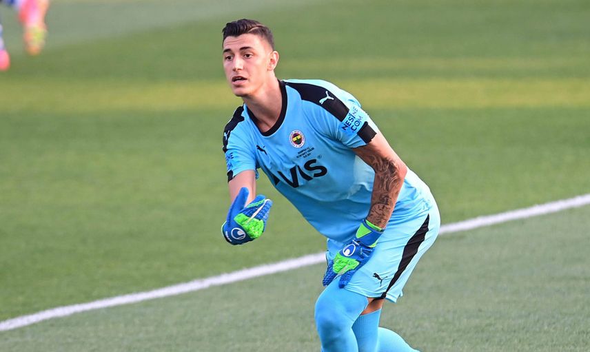 İtalyan devi Roma Fenerbahçeli Berke Özer'i transfer ediyor!