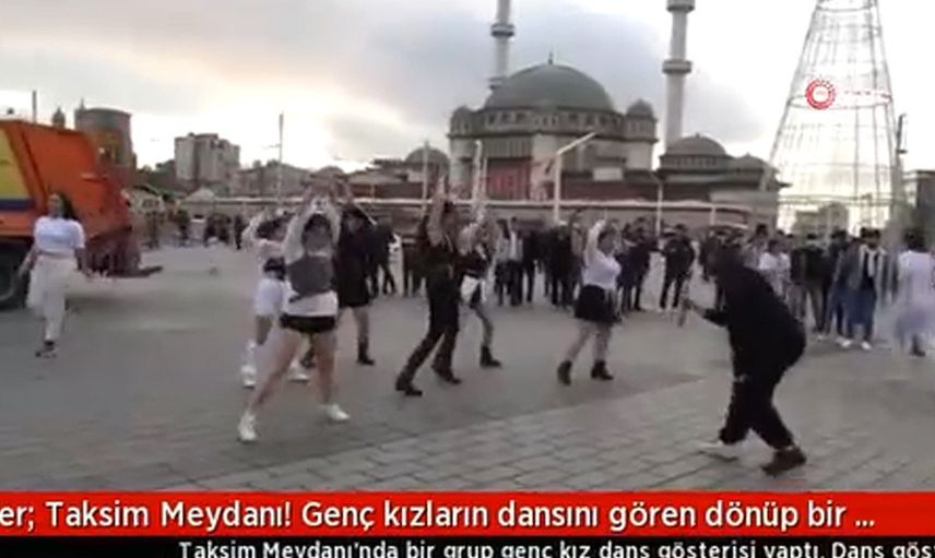 Genç Kızlar Taksimde Dans Şov Yaptı! Bakan Bir Daha Baktı