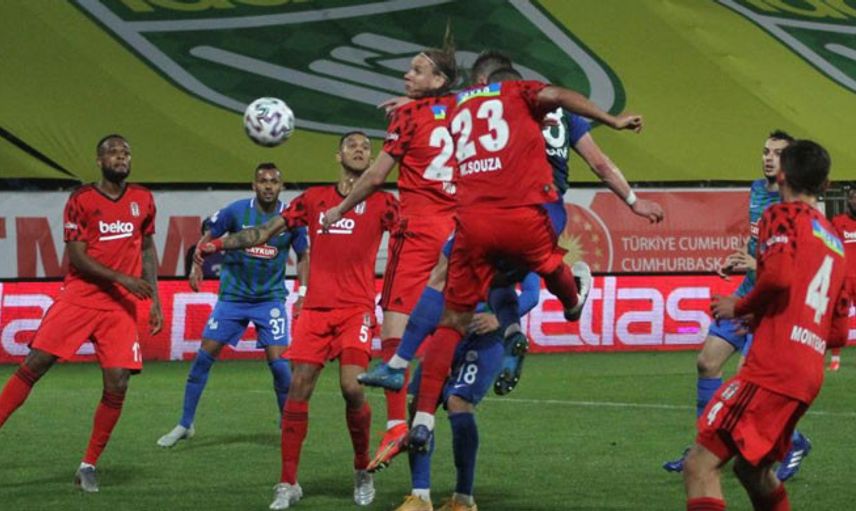 Rizespor-Beşiktaş Karşılaşmasında Gerginlik!