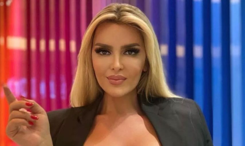 Selin Ciğerci paylaşımlarına hız kesmeden devam ediyor: Mini şortuyla kamera karşısına geçti takipçileri beğeni yağmuruna tuttu