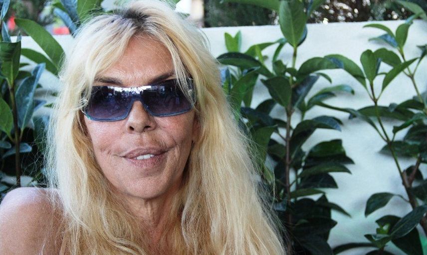 Ahu Tuğba fiziği ile genç kızlara taş çıkarttı! Yeşilçam'ın ünlü ismi Miami sahillerinde sereserpe pozlar verdi