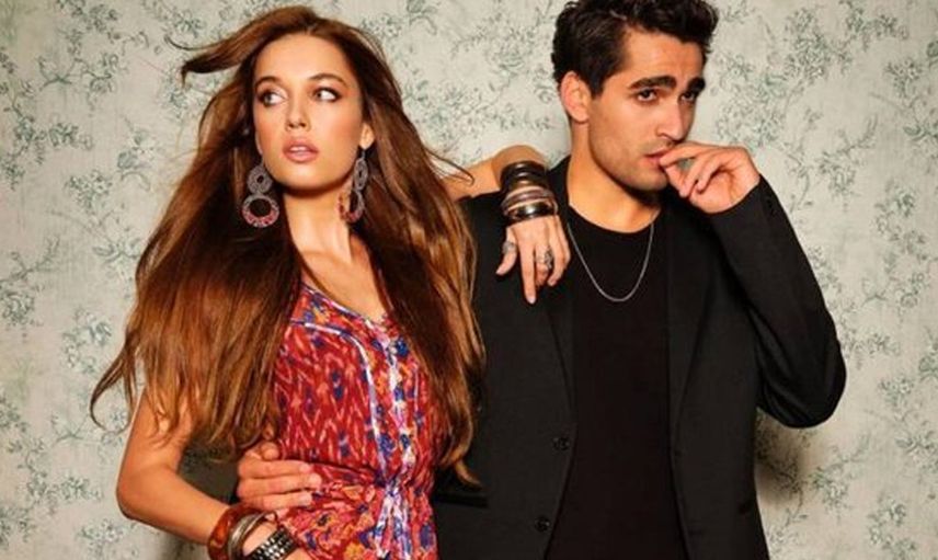 Yalı Çapkını dizisinde romantik anlar! İkilinin ateşi ekran başındakileri yaktı