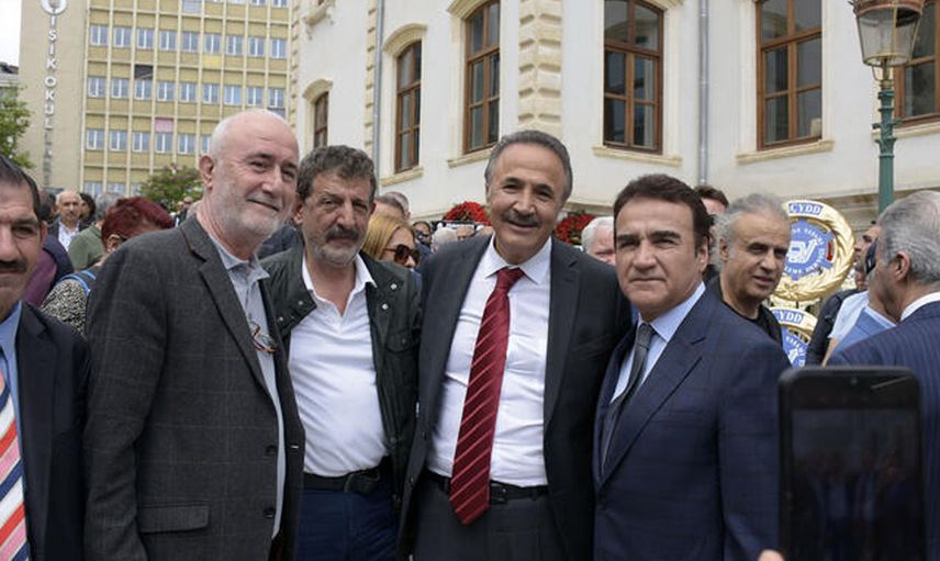 Nuri Sesigüzle'in cenaze töreninde büyük saygısızlık Mahmut Tuncer yüzsüz müsün diyerek sitem etti