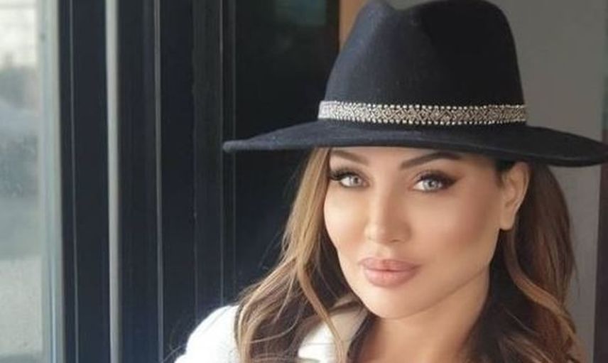 Angelina Jolie'ye Benzemek için Türlü Estetikler Yaptıran Umut Akyürek'in Parmak Isırtan Pozlar