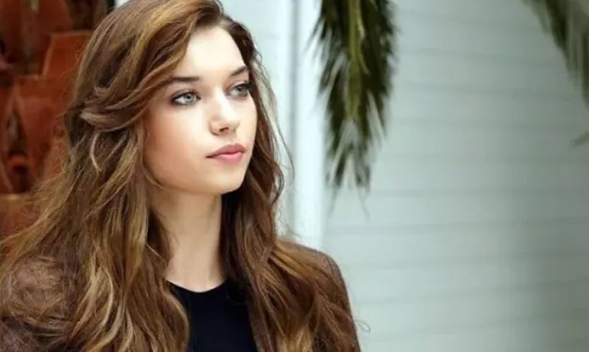 Afra Saraçoğlu masajın keyfini böyle çıkardı: Üstünü havluyla kapattı, adeta kendinden geçti!