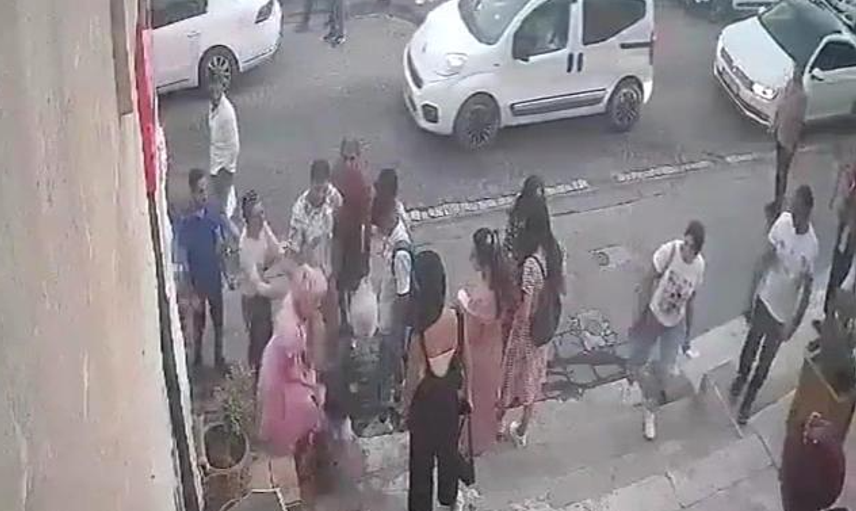 Mardin’de Yerli 'Marilyn Monroe' Dilenci Kıza Şiddet Uyguladı
