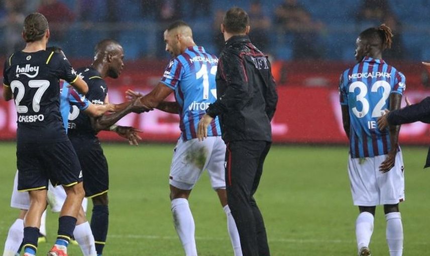 Trabzonspor-Fenerbahçe Derbisine Damga Vuran Anastasios Bakasetas, Ülkesinde Gündem Oldu!