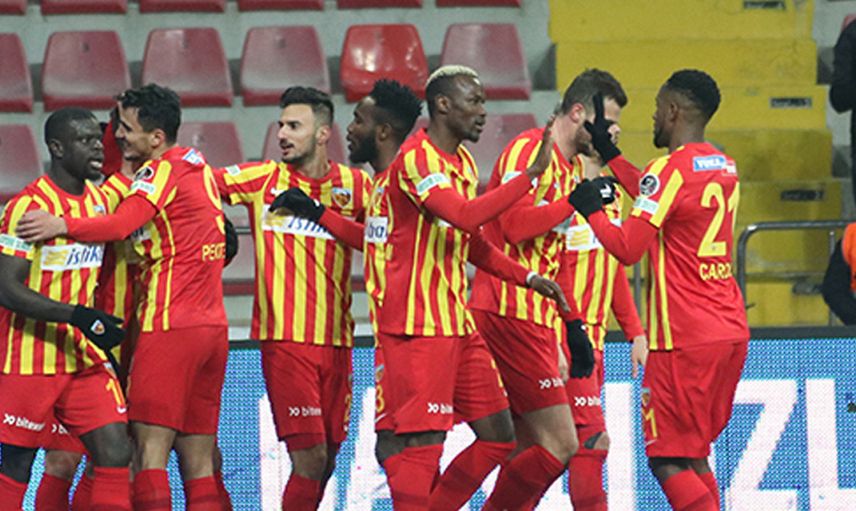 Kayserisporlu Mame Thiam Fenerbahçeli Golcüleri Solladı!