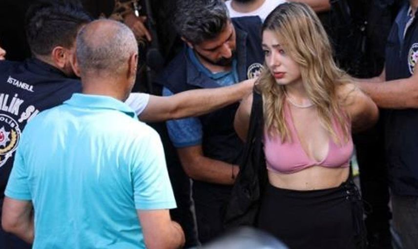 Taksim'de gerçekleştirilen LGBT yürüyüşüne izin verilmeyince polisler ve vatandaşlar arasında gerginlik yaşandı
