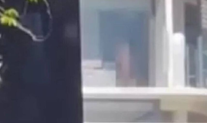 Umursamazlıkları çevredekileri sinirlendirdi: Perdelerini kapatmadan cinsel ilişkiye girdiler, yoldan geçenler izledi