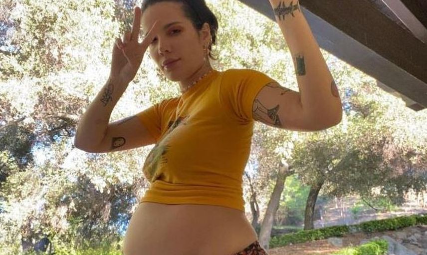 Karnı Burnunda Olan Halsey'den Olay Pozlar