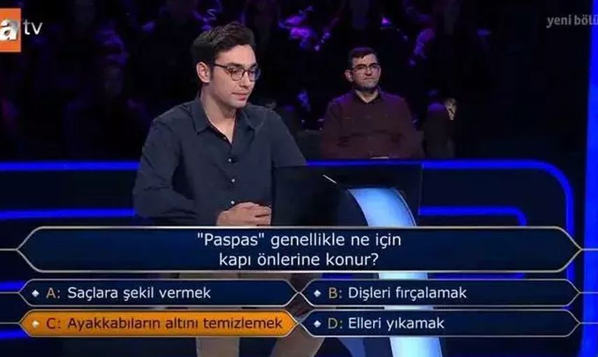 Kim Milyoner Olmak İster'e ''Osmanlı'' sorusu damga vurdu: Genç yarışmacı öyle bir şey yaptı ki...
