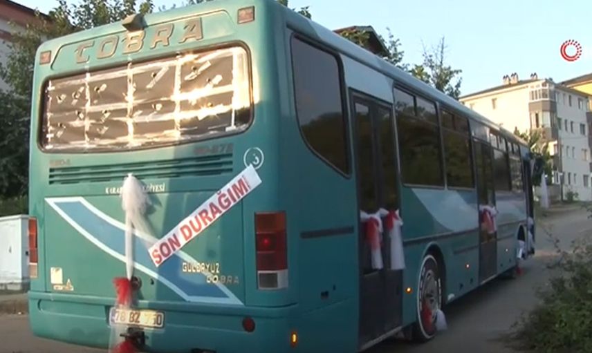 Karabük'te Halk Otobüsünde Tanışan Çift Otobüsü Gelin Arabası Yaptı
