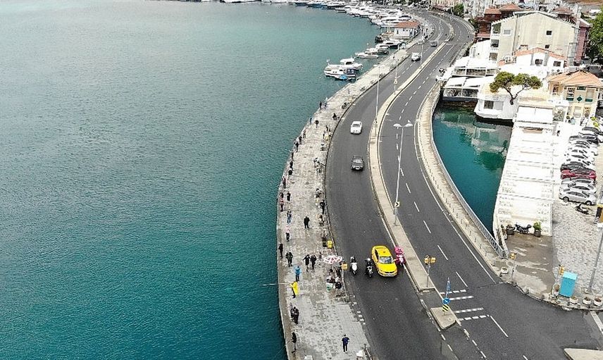 Bebek sahilde rezil anlar! Yabancı uyruklu şahıs çırıl çıplak güneşlendi, başımıza taş yağacak